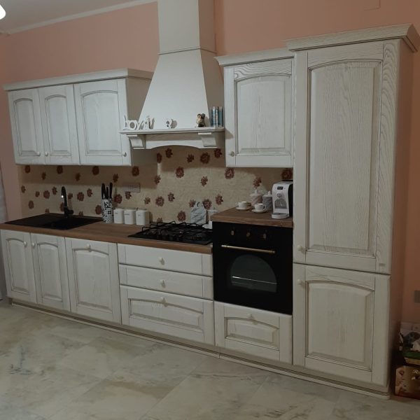 Cucina lineare in decapè beige